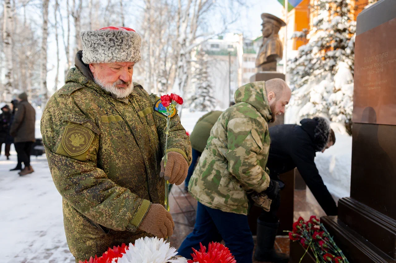 В столице Югры прошла торжественная церемония возложения, посвященная Дню защитника Отечества!