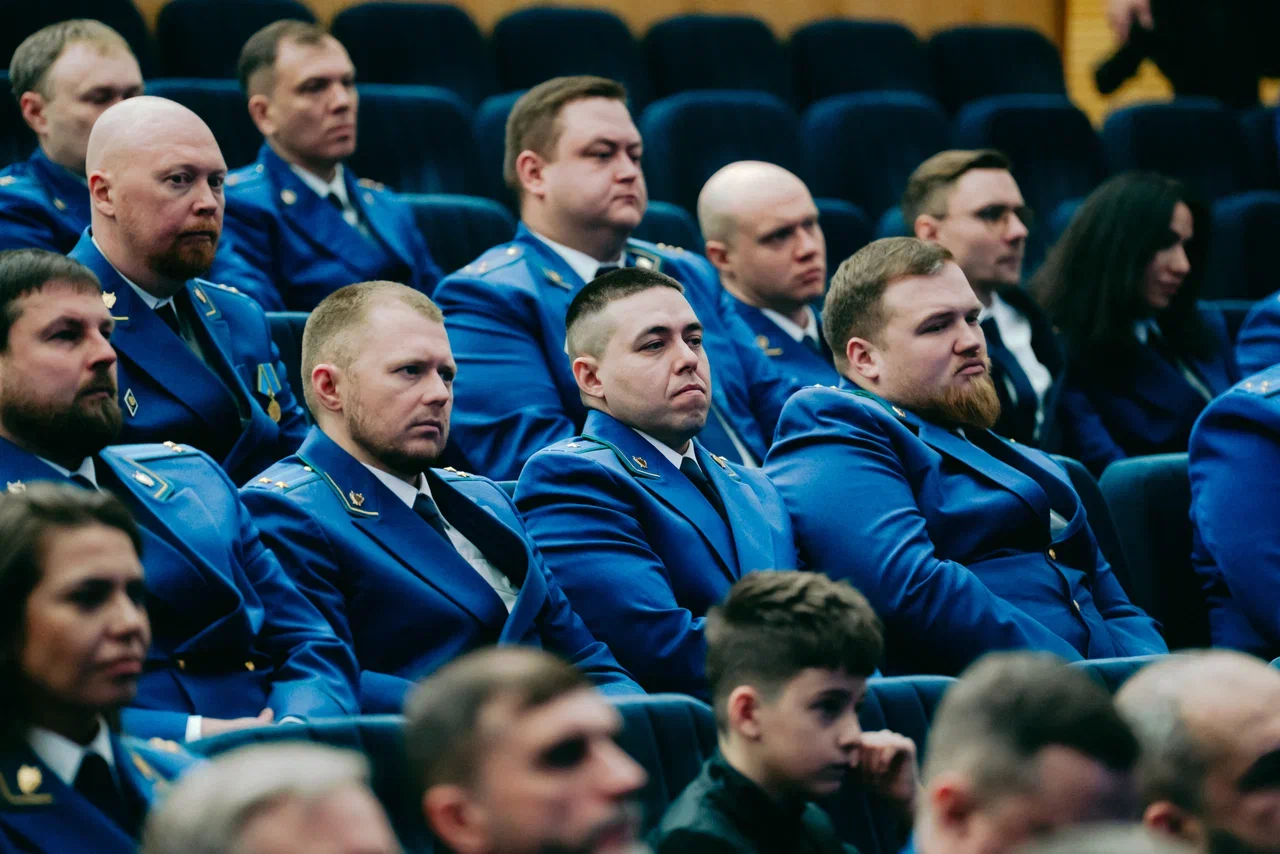 Работников прокуратуры Югры поздравили с профессиональным праздником