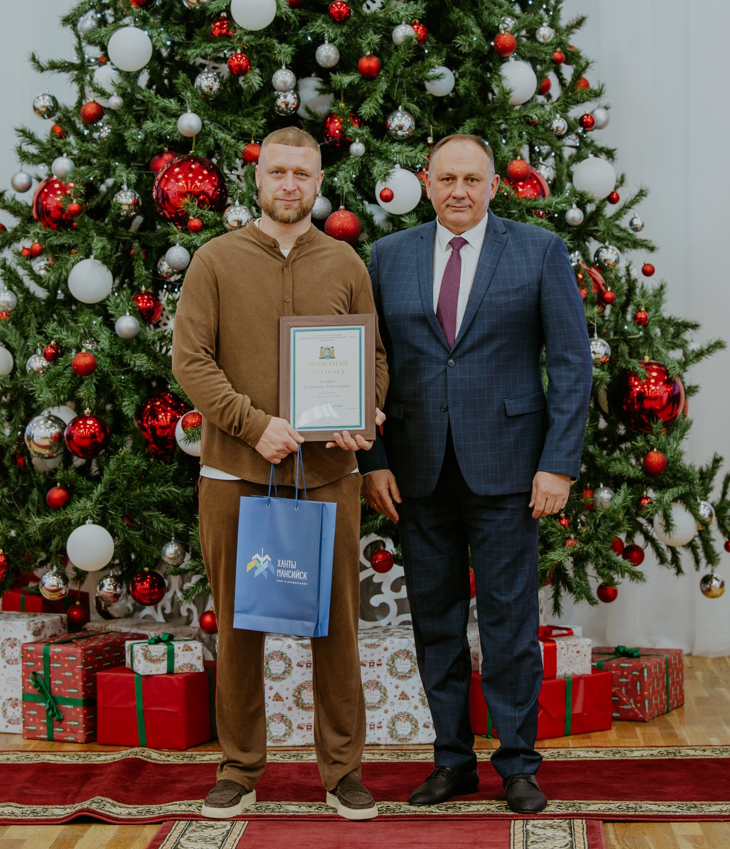 Торжественные награждения жителей Ханты-Мансийска