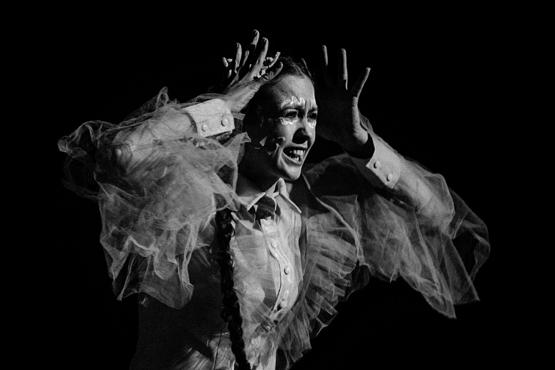 «Белое пространство»: на площадке «Октября» стартовали показы театров Югры