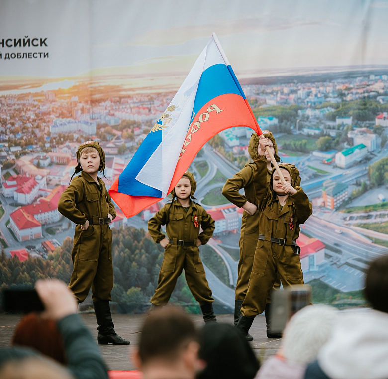 Концерты Победы состоялись на Центральной площади Ханты-Мансийска