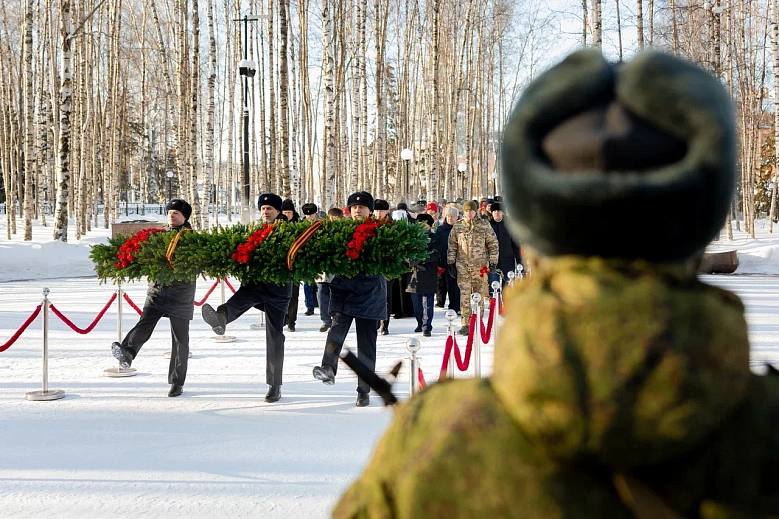 В столице Югры прошла торжественная церемония возложения, посвященная Дню защитника Отечества!