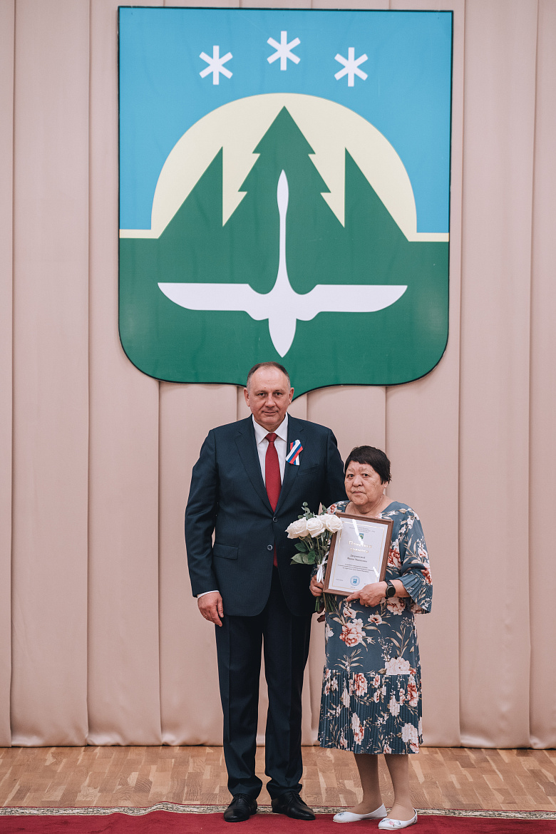 В Ханты-Мансийске наградили горожан накануне Дня России, Дня города
