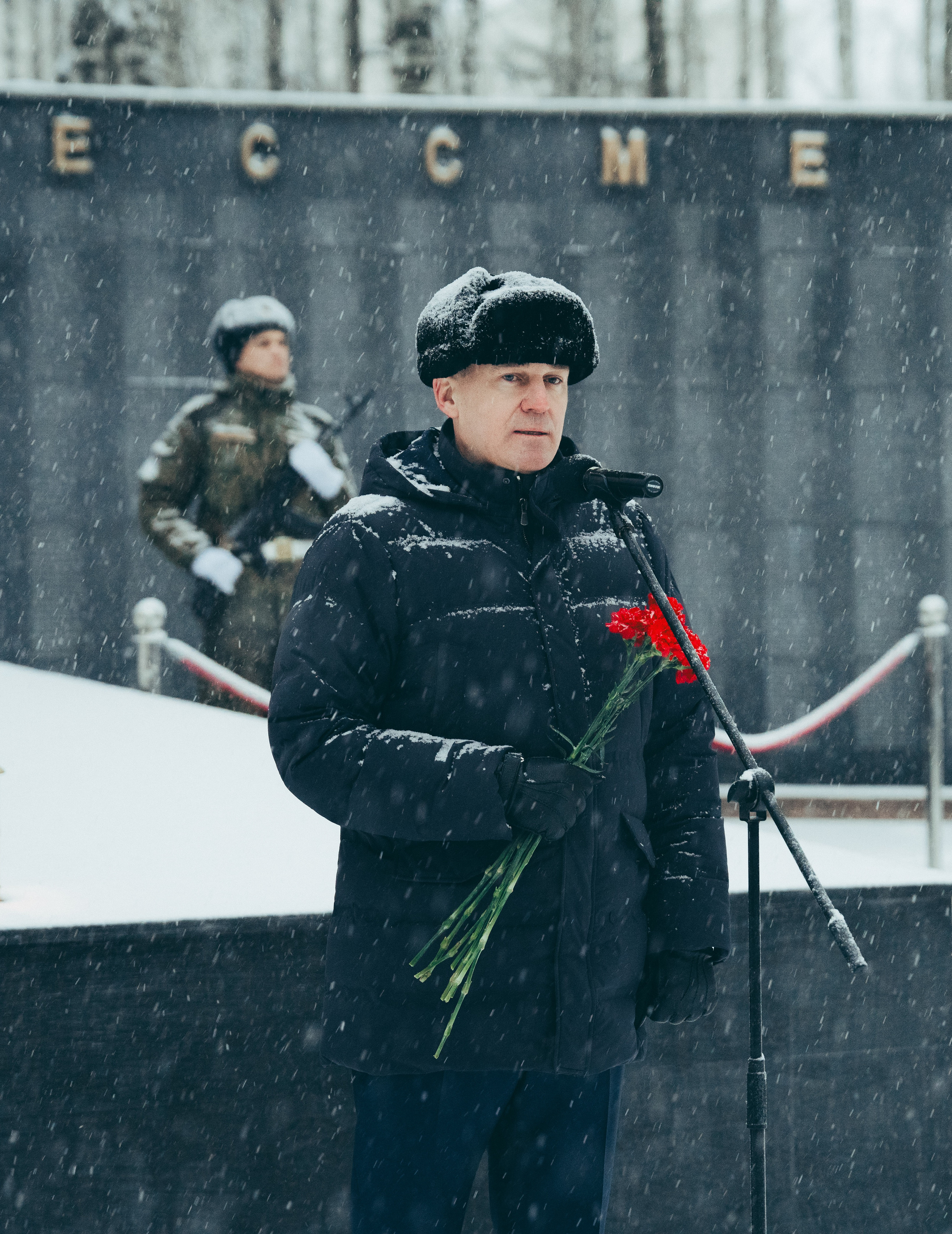 В память о Великой Победе. Ханты-Мансийский Вечный огонь слился с Мурманским