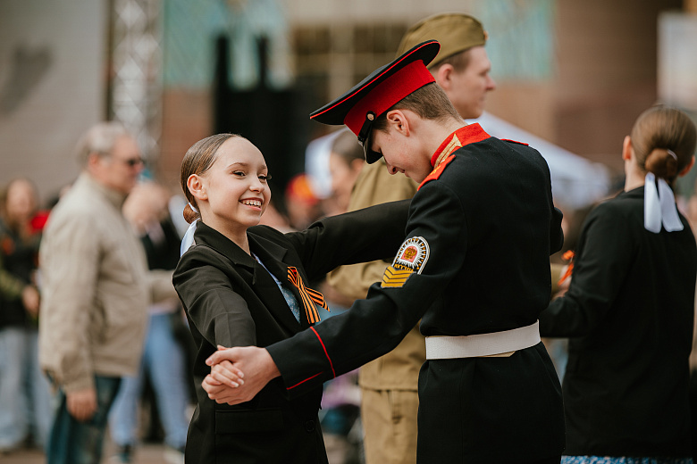 Столица Югры закружилась в «Вальсе Победы»