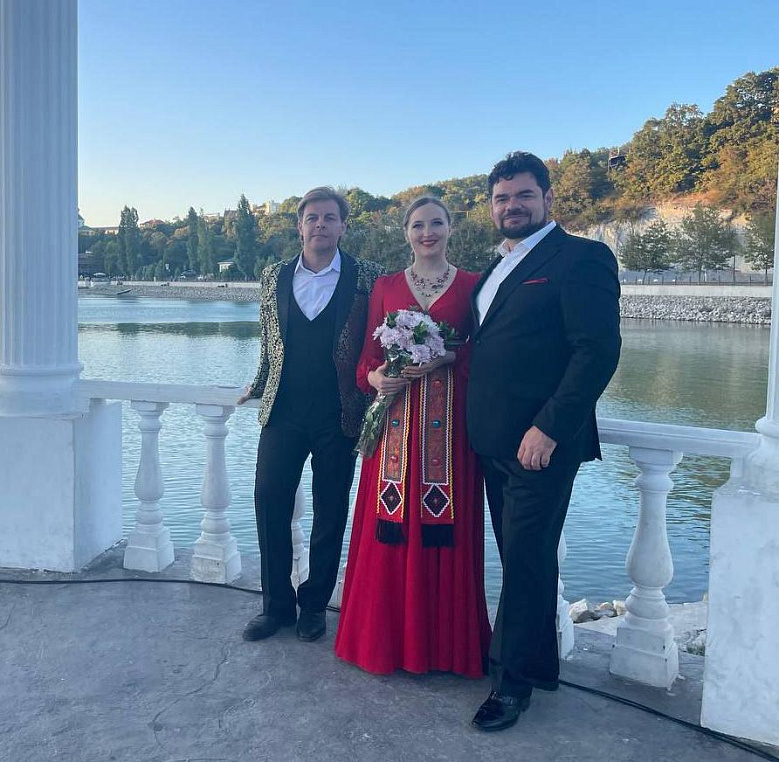 Культурные мосты: артисты «Октября» выступили в городе-побратиме Новороссийске