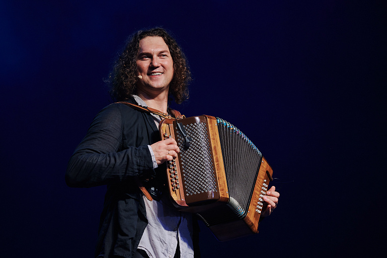 «Кучерявый вечер» Александра Бардина