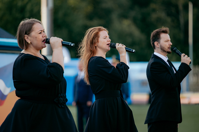 Артисты «Октября» выступили на закрытии чемпионата и первенства МЧС России