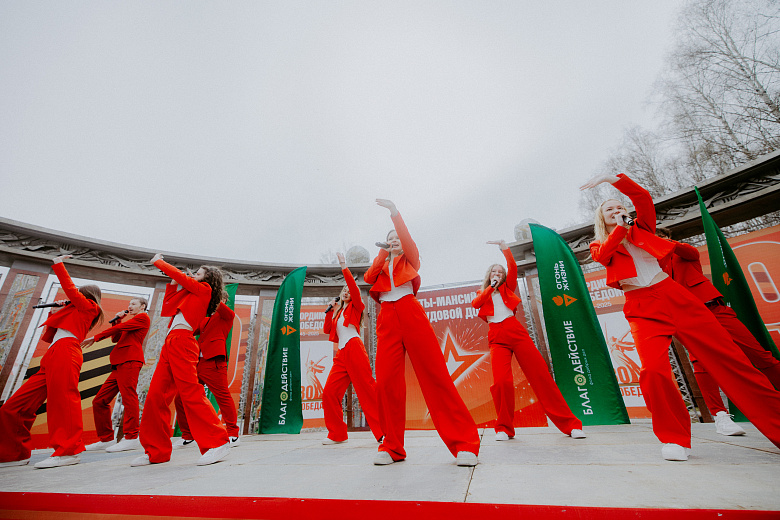 Ханты-Мансийск принял Всероссийскую эстафету факела «Огонь жизни»