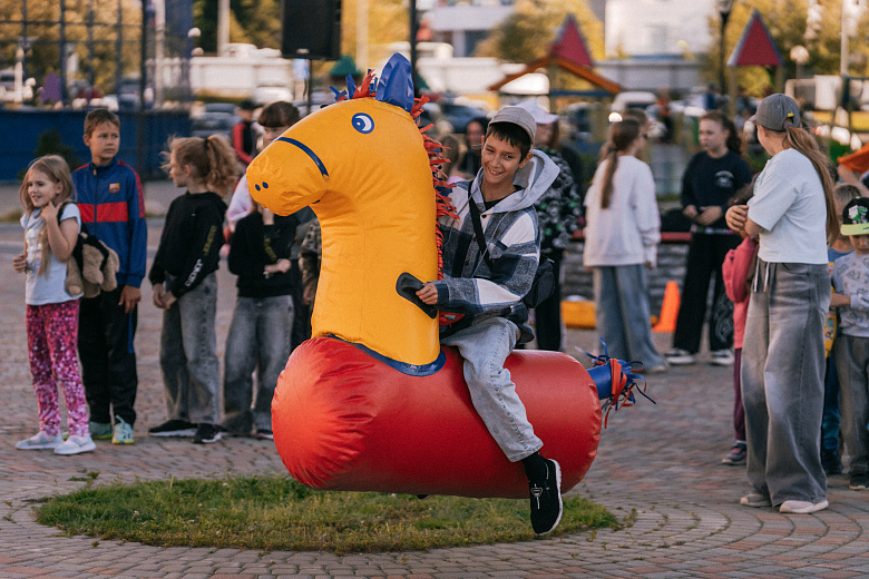 КДЦ «Октябрь» устроил праздник добрососедства