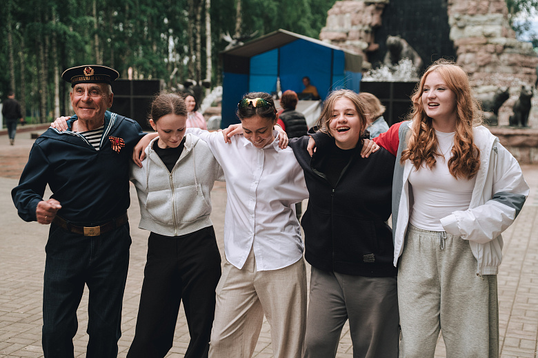 Танцплощадки под открытым небом в Ханты-Мансийске продолжаются!