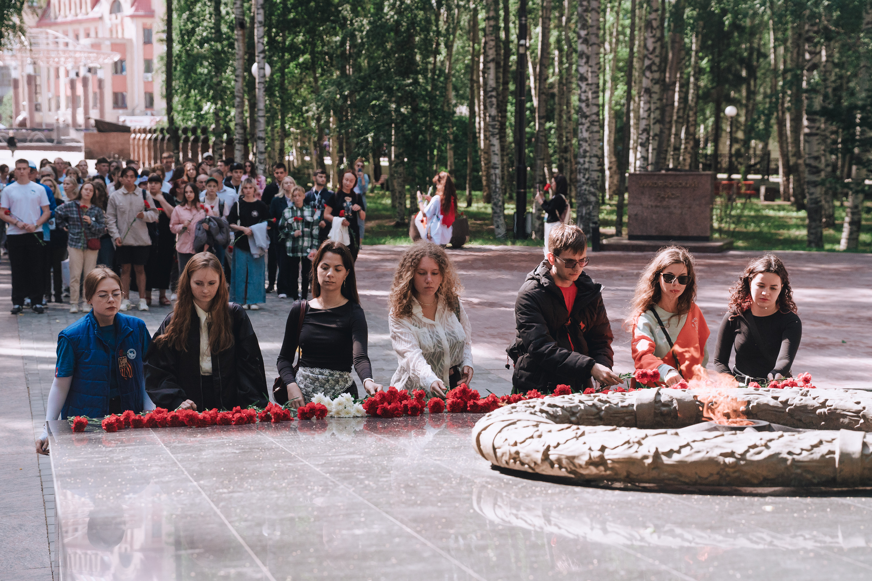 Участники форума-фестиваля «Арктика. Лед тронулся» почтили память защитников Отечества