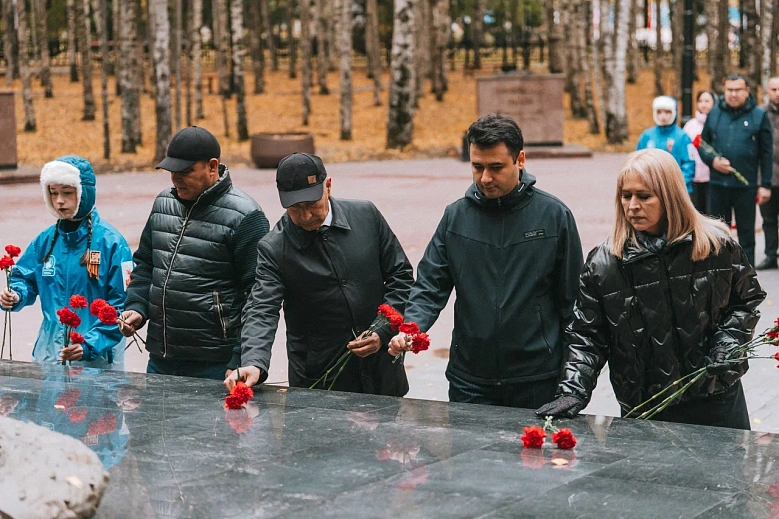 Иностранные гости Ханты-Мансийска почтили память героев Великой Отечественной войны