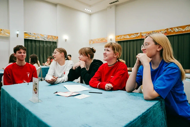 «Октябрь» открыл цикл «Нешкольных квизов» для участников Движения Первых