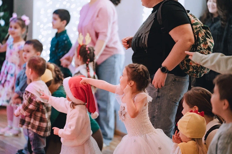 Снегирята, и ребята, и забавные зверята