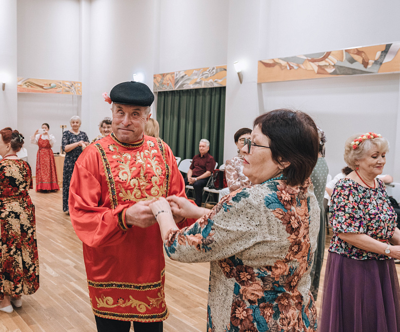 ТАНЦЫ И ТРАДИЦИИ: МАСЛЕНИЦА В КДЦ «ОКТЯБРЬ»